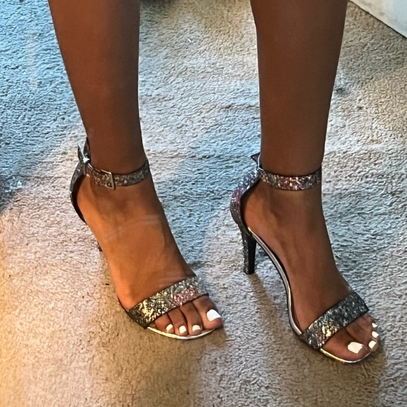 (2 for $20) Sparkly heels - Picture 11 of 11
